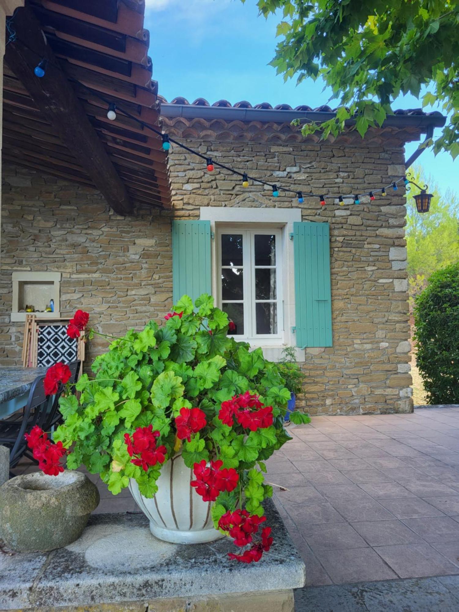 Les Saffres - Gite De Charme Pour 8 Personnes Valréas Exterior foto